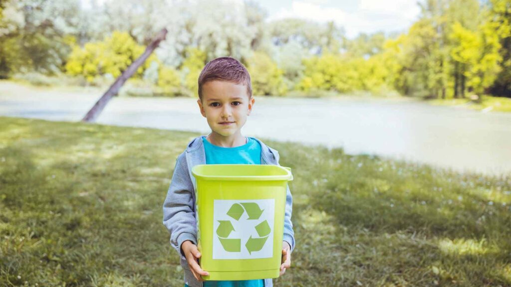 Τα παιδιά μαθαίνουν για την ανακύκλωση